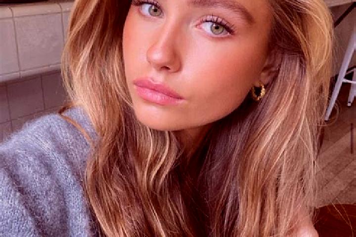 Alice, 25, a blonde hazel-eyed caucasian companion based in Kirkham. Offering Massage, CIM. Available for incall and outcall, overnight bookings available.