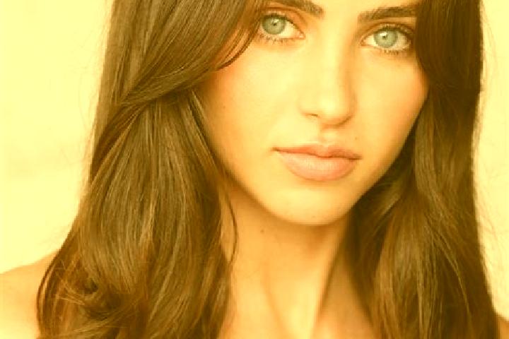 Alice, 25, a brunette brown-eyed latina companion based in Ulea. Offering Dinner Date, CIM, Couples. Available for incall and outcall, day and evening dates.