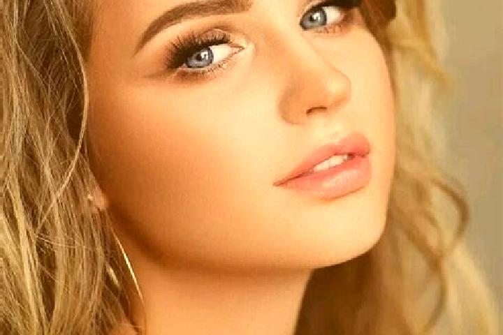 Alice, 25, a dark blonde blue-eyed slavic companion based in Buyun. Offering Striptease, 69, GFE. Available for incall and outcall, day and evening dates.