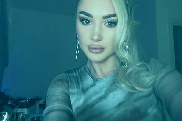 Alice, 25, a dark blonde grey-eyed indian companion based in Bandar Seri Bentan. Offering GFE, Dinner Date, OWO, BDSM. Available for incall and outcall, day ...