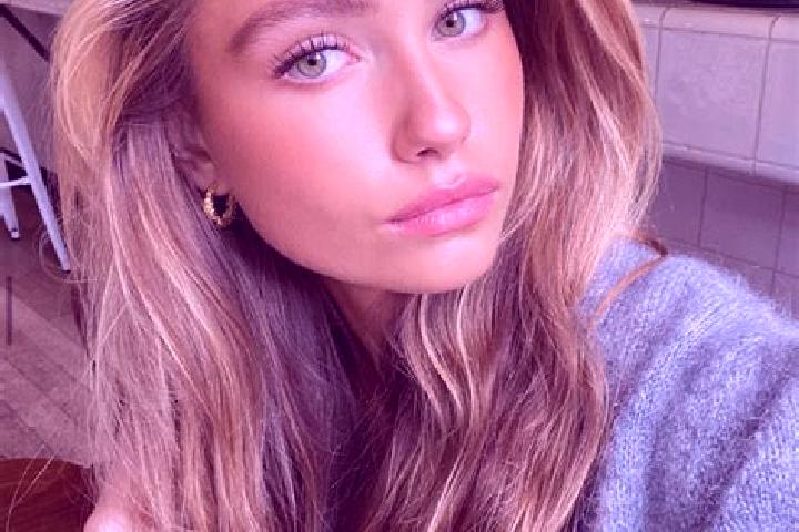 Alice, 25, a dark blonde hazel-eyed mixed companion based in Tiechang. Offering A-Level, Tantra, Striptease. Available for incall and outcall, overnight book...