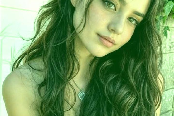 Alice, 25, a red hazel-eyed middle eastern companion based in San Vicente el Chico. Offering Girlfriend Experience, Deep French Kissing, BDSM. Available for ...