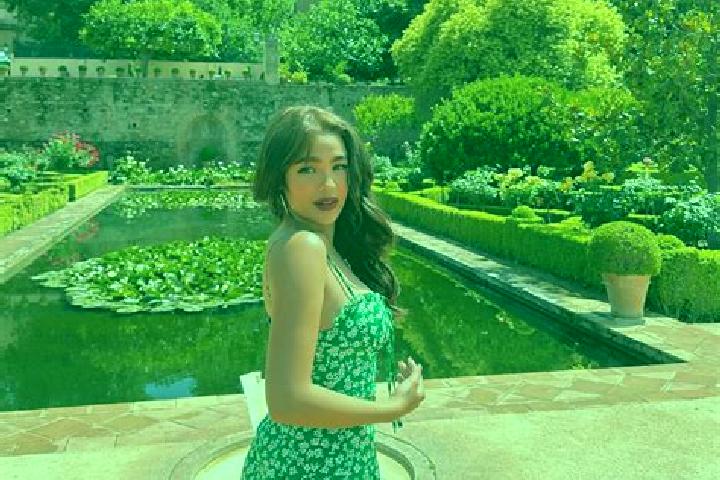Alice, 25 — Escort in Briantes, France