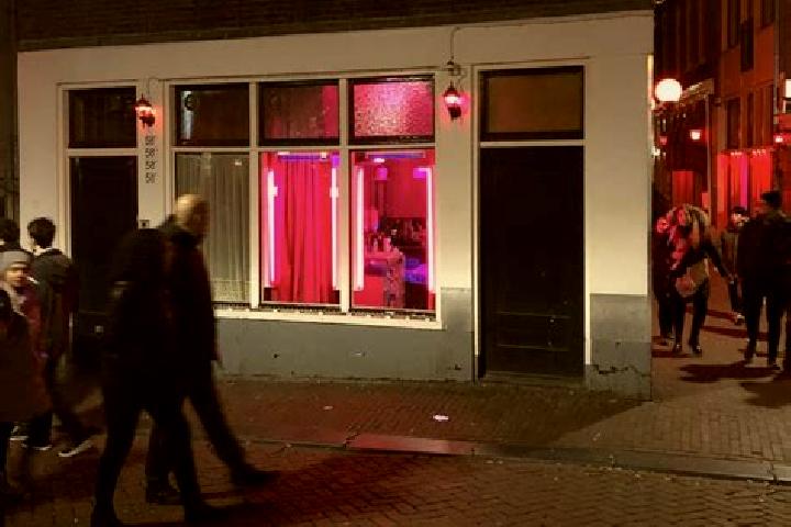 Alice, 25 — Escort in Lith, Netherlands