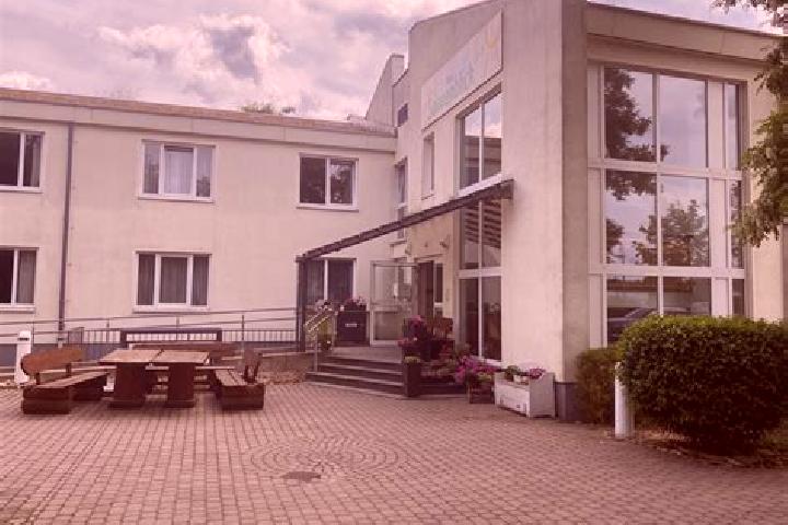 Alice, 25 — Escort in Wolferode, Germany