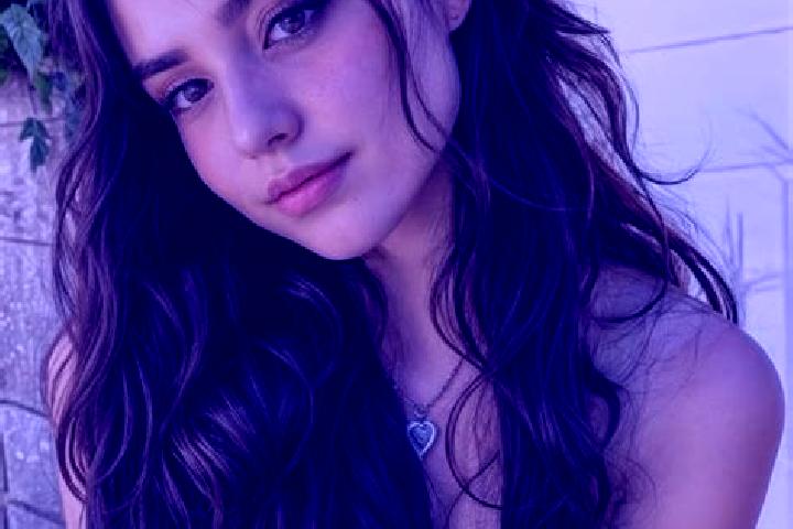 Alice, 26, a auburn hazel-eyed latina companion based in Entroncamento. Offering Girlfriend Experience, Dinner Date, OWO. Available for incall and outcall, o...