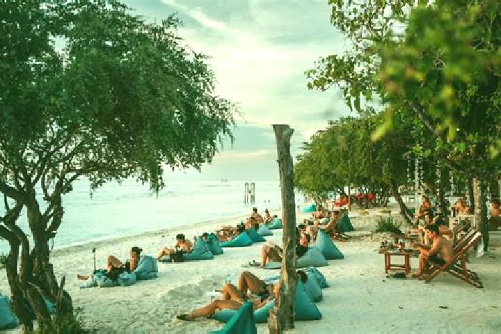 Alice, 27, a blonde hazel-eyed caribbean companion based in Gili Trawangan. Offering Domination, BDSM, Massage, Travel Companion. Available for incall and ou...