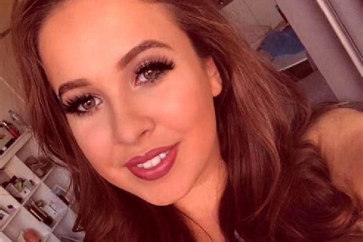 Alice, 27, a brunette grey-eyed mediterranean companion based in Lenwood. Offering Domination, Girlfriend Experience, Erotic Massage, CIM. Available for inca...