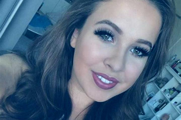 Alice, 27, a brunette grey-eyed mixed companion based in Boretto. Offering Duos, Girlfriend Experience, CIM, Massage. Available for incall and outcall, overn...