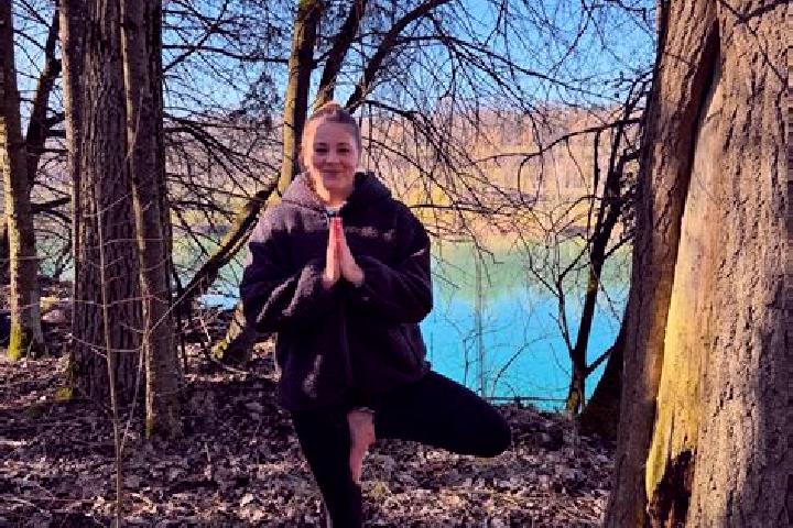Alice, 27, a dark blonde amber-eyed caribbean companion based in Weilen unter den Rinnen. Offering Dinner Date, Deep French Kissing, Overnight, Roleplay. Ava...