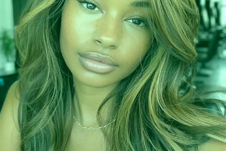 Alice, 27, a dark blonde amber-eyed ebony companion based in Dioe. Offering Fetish, Girlfriend Experience, CIM, Dinner Date, Domination. Available for incall...