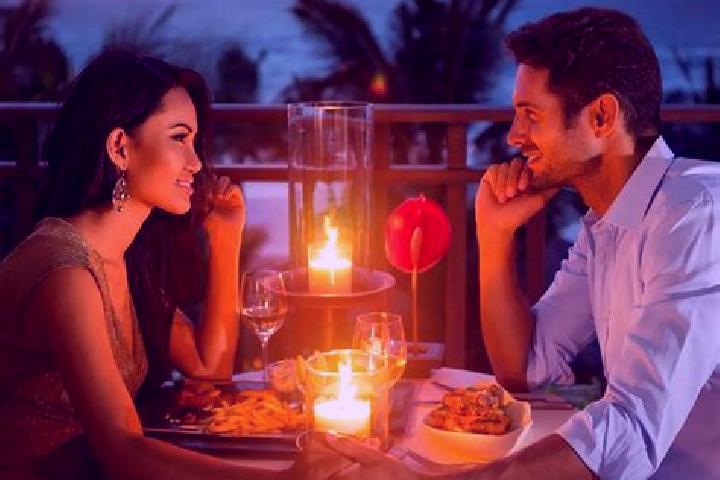 Alice, 27, a red brown-eyed indian companion based in Borio. Offering GFE, Dinner Date, Couples. Available for incall and outcall, day and evening dates.