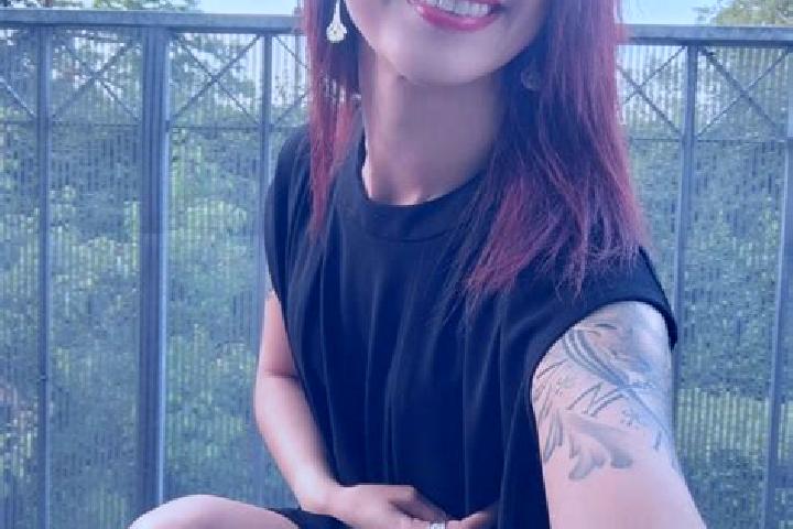 Alice, 27 — Escort in Aigrefeuille-sur-Maine, France