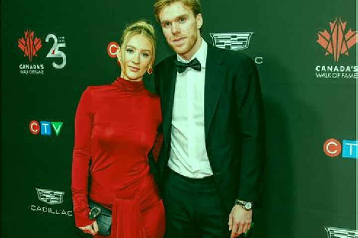Alice, 27 — Escort in Red Carpet, Canada