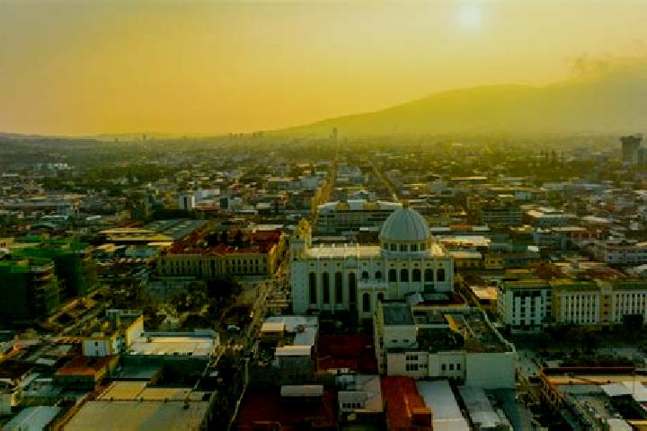 Alice, 27 — Escort in Santiago de Maria, El Salvador