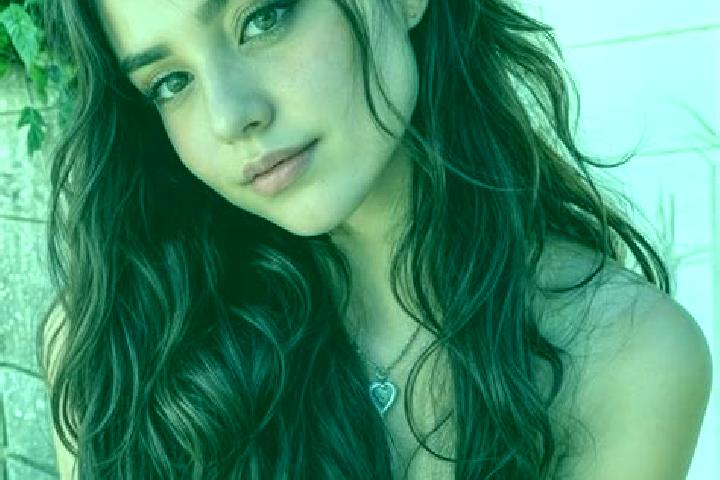 Alice, 28, a auburn hazel-eyed caucasian companion based in Putang. Offering CIM, Party Girl, Deep French Kissing. Available for incall and outcall, overnigh...
