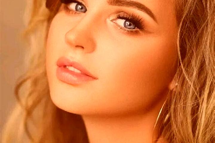 Alice, 28, a dark blonde blue-eyed ebony companion based in Ceggia. Offering Girlfriend Experience, A-Level, Erotic Massage, Domination. Available for incall...