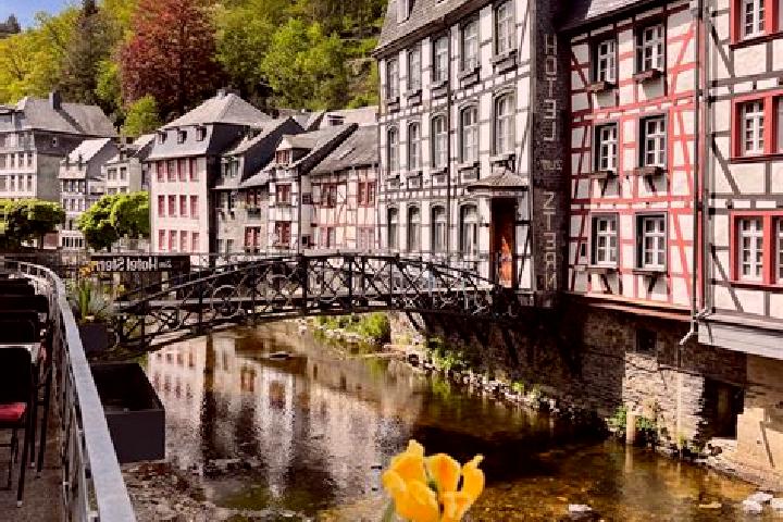 Alice, 28 — Escort in Mochau, Germany