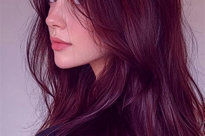 Alice, 29, a auburn brown-eyed mediterranean companion based in Corte de Cortesi. Offering Erotic Massage, Fetish, Party Girl. Available for incall and outca...