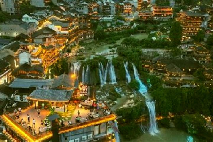 Alice, 29 — Escort in Huotong, China