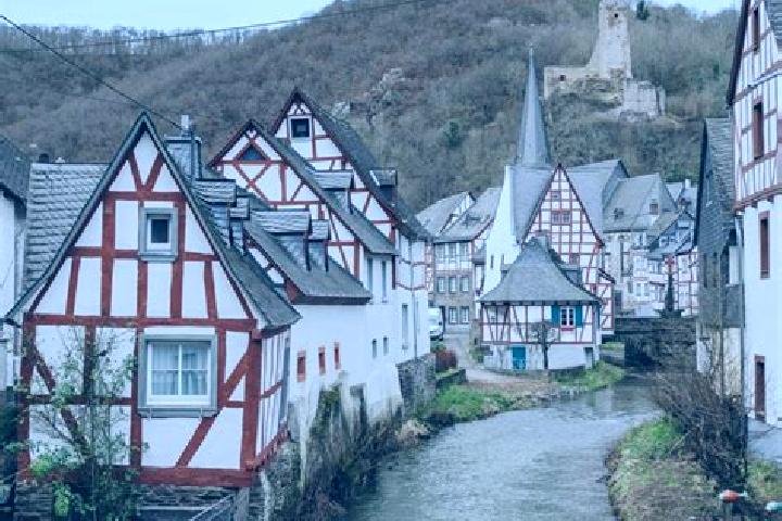 Alice, 29 — Escort in Udler, Germany