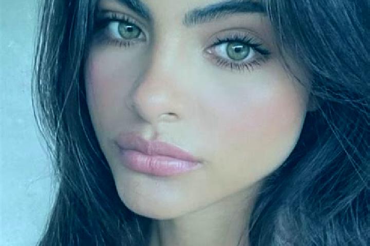 Alice, 30, a black green-eyed middle eastern companion based in Ta Loas. Offering Duos, Travel Companion, Deep French Kissing, 69, Party Girl. Available for ...