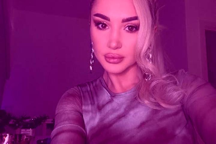 Alice, 30, a blonde grey-eyed ebony companion based in Novyy. Offering GFE, Striptease, Party Girl, Erotic Massage. Available for incall and outcall, day and...
