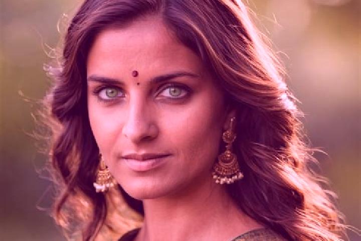 Alice, 30, a chestnut green-eyed indian companion based in Fostoria. Offering Domination, Massage, Striptease. Available for incall and outcall, day and even...