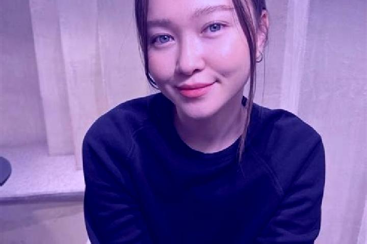Alice, 30, a red blue-eyed asian companion based in Staicele. Offering Couples, Erotic Massage, Duos, Girlfriend Experience, CIM. Available for incall and ou...