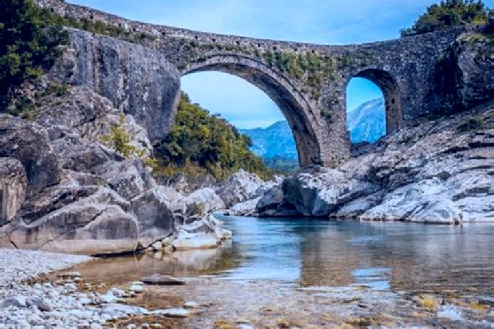 Alice, 30 — Escort in Brataj, Albania