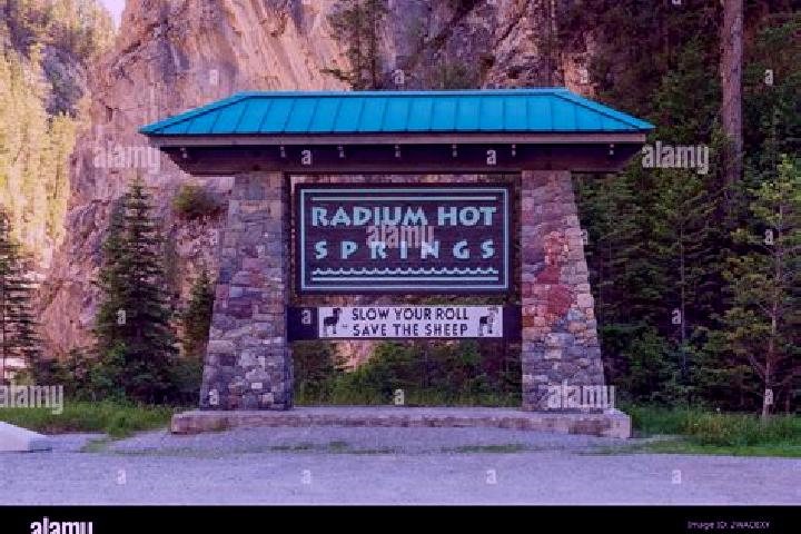 Alice, 30 — Escort in Radium Hot Springs, Canada