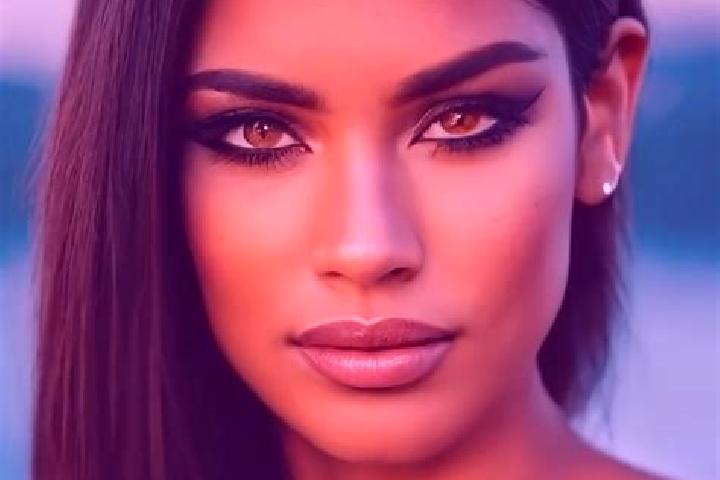 Alice, 31, a red amber-eyed latina companion based in Trincheras. Offering OWO, Overnight, Girlfriend Experience, Tantra. Available for incall and outcall, o...