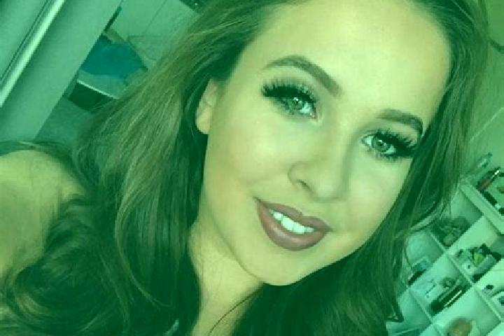 Alice, 32, a auburn grey-eyed mediterranean companion based in Lytham St Annes. Offering OWO, 69, Erotic Massage, Dinner Date. Available for incall and outca...