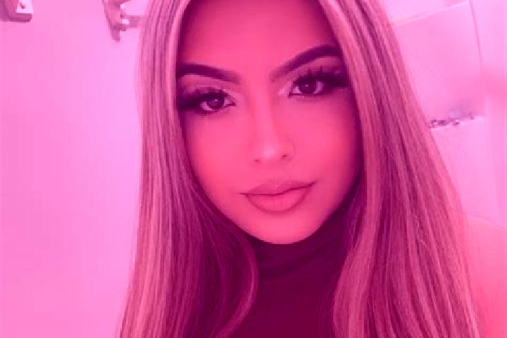 Alice, 32, a blonde amber-eyed latina companion based in Tambo Real. Offering Fetish, Tantra, Striptease. Available for incall and outcall, day and evening d...