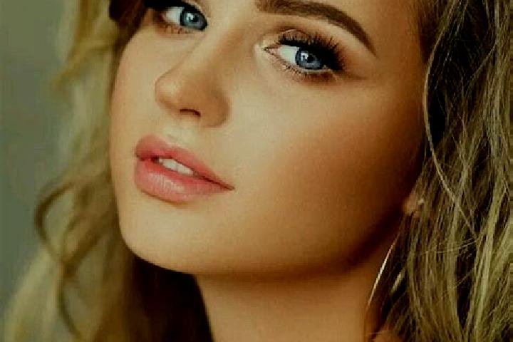Alice, 32, a dark blonde blue-eyed indian companion based in Unirea. Offering Striptease, Duos, Dinner Date. Available for incall and outcall, overnight book...