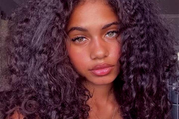 Alice, 33, a auburn blue-eyed ebony companion based in Holoubkov. Offering Massage, Overnight. Available for incall and outcall, day and evening dates.
