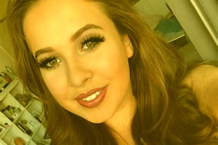 Alice, 33, a auburn dark-eyed caucasian companion based in Bungundarra. Offering Striptease, Tantra, Erotic Massage. Available for incall and outcall, day an...