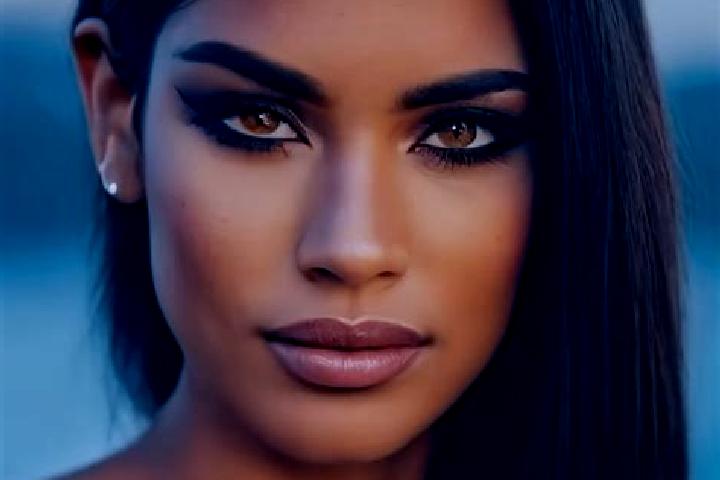Alice, 33, a black hazel-eyed latina companion based in Iramallur. Offering Roleplay, 69, Couples, Prostate Massage. Available for incall and outcall, day an...