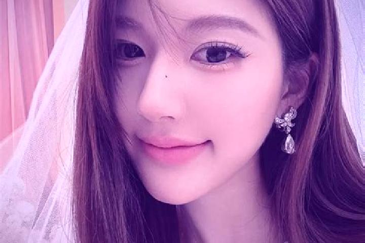 Alice, 33 — Escort in Lushi, China