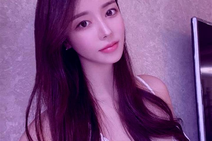 Alice, 33 — Escort in Weiwu eryuqiwen, China