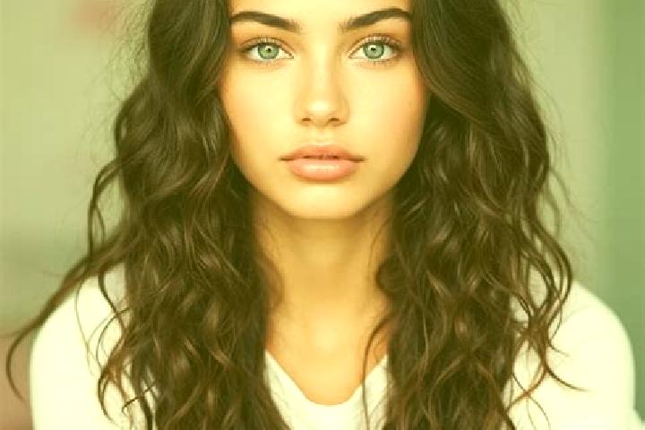 Alice, 34, a brunette dark-eyed mediterranean companion based in Kampunganyar. Offering Couples, Party Girl, Domination, Tantra, Striptease. Available for in...