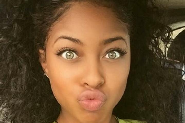Alice, 35, a black green-eyed ebony companion based in Sidi Bel Abbes. Offering GFE, Domination, Duos. Available for incall and outcall, day and evening dates.