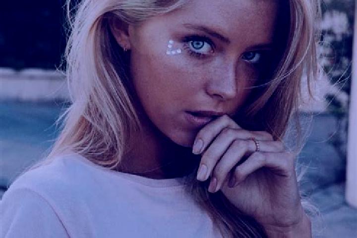 Alice, 35, a blonde blue-eyed caribbean companion based in Lug. Offering Party Girl, BDSM, Fetish, A-Level. Available for incall and outcall, day and evening...