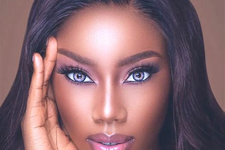 Alice, 35, a chestnut blue-eyed ebony companion based in Tlacuilola. Offering Domination, Travel Companion, Girlfriend Experience. Available for incall and o...