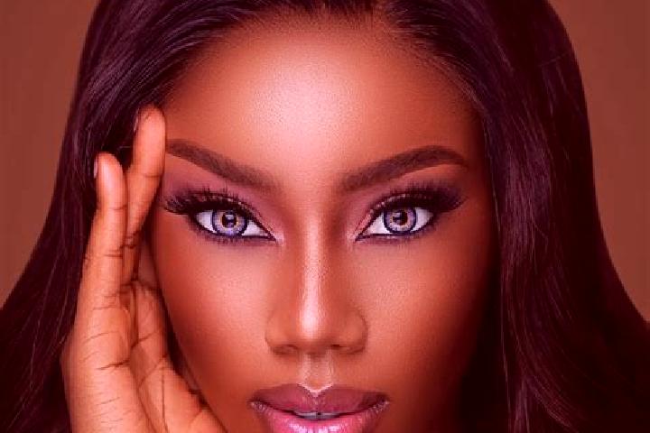 Alice, 35, a red blue-eyed ebony companion based in Perumpandi. Offering Erotic Massage, Party Girl, GFE. Available for incall and outcall, overnight booking...