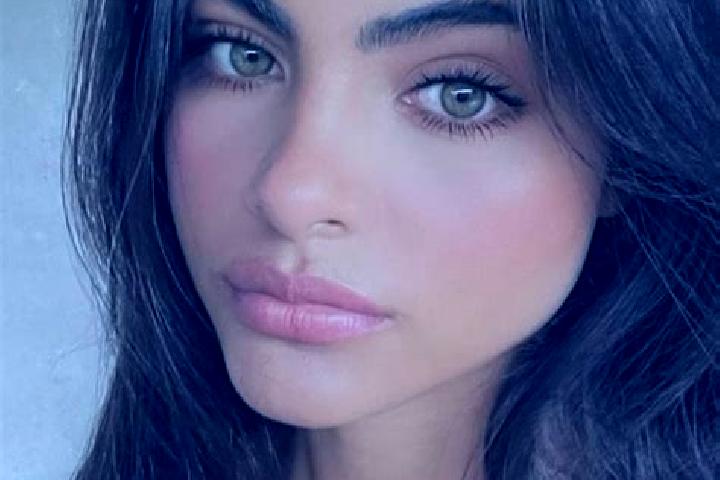 Alice, 36, a brunette blue-eyed middle eastern companion based in Dover Heights. Offering Dinner Date, Massage, Tantra. Available for incall and outcall, day...