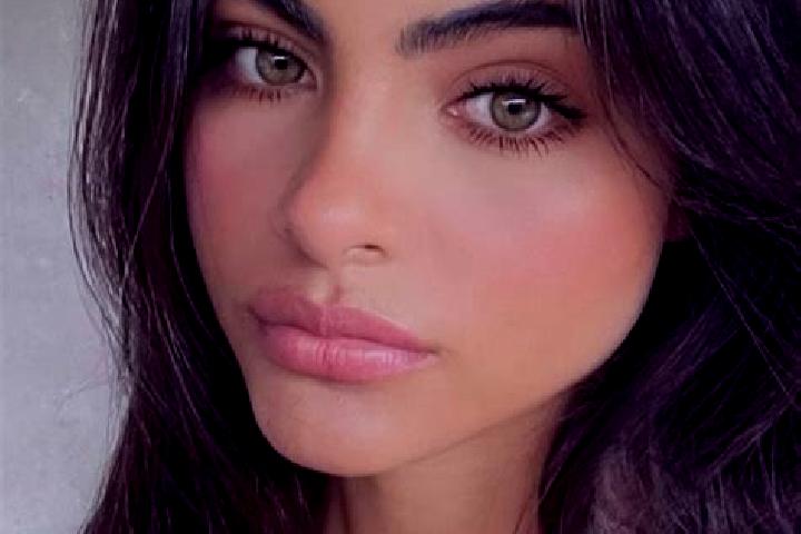 Alice, 36, a brunette dark-eyed caucasian companion based in Porte Saint-Martin. Offering Domination, Striptease, Overnight, Party Girl. Available for incall...
