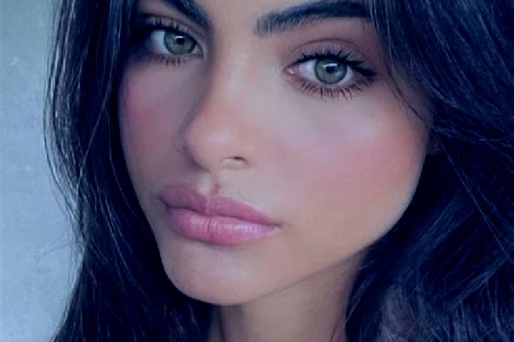 Alice, 36, a brunette dark-eyed mixed companion based in Gassol. Offering 69, Travel Companion, Dinner Date, BDSM. Available for incall and outcall, day and ...