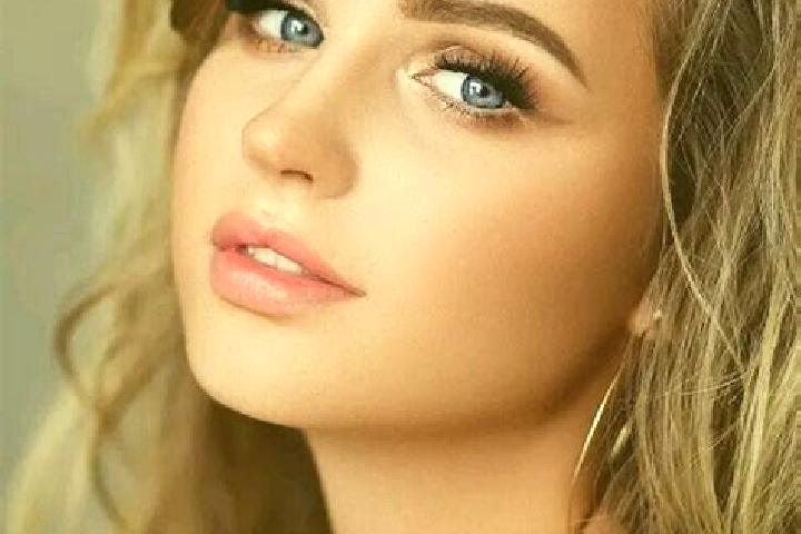 Alice, 36, a dark blonde blue-eyed slavic companion based in Bethanie. Offering Dinner Date, Duos, Fetish, Travel Companion, Deep French Kissing. Available f...