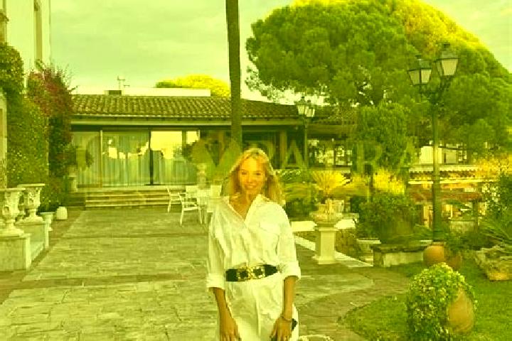 Alice, 36, a red green-eyed european companion based in Francavilla di Sicilia. Offering Travel Companion, GFE, Prostate Massage, OWO. Available for incall a...
